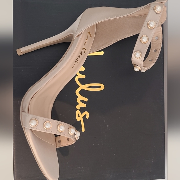 NWB Lulus High Heel Shoes - Picture 6 of 6